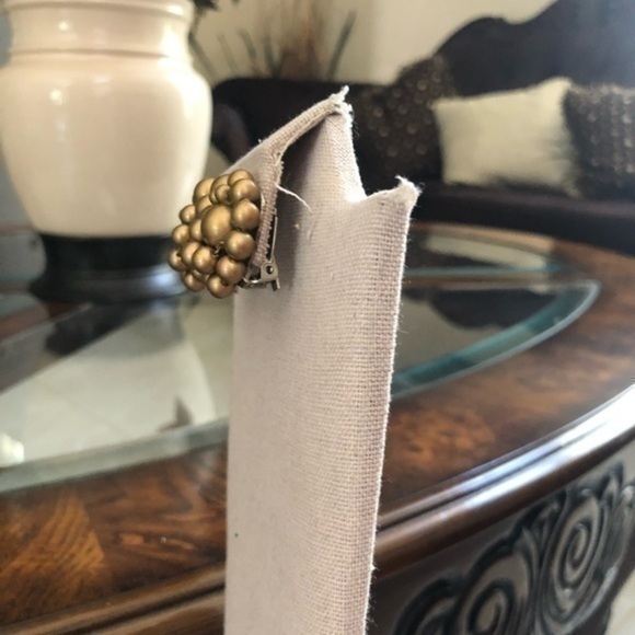 Vintage Clip On Earrings - Picture 3 of 5